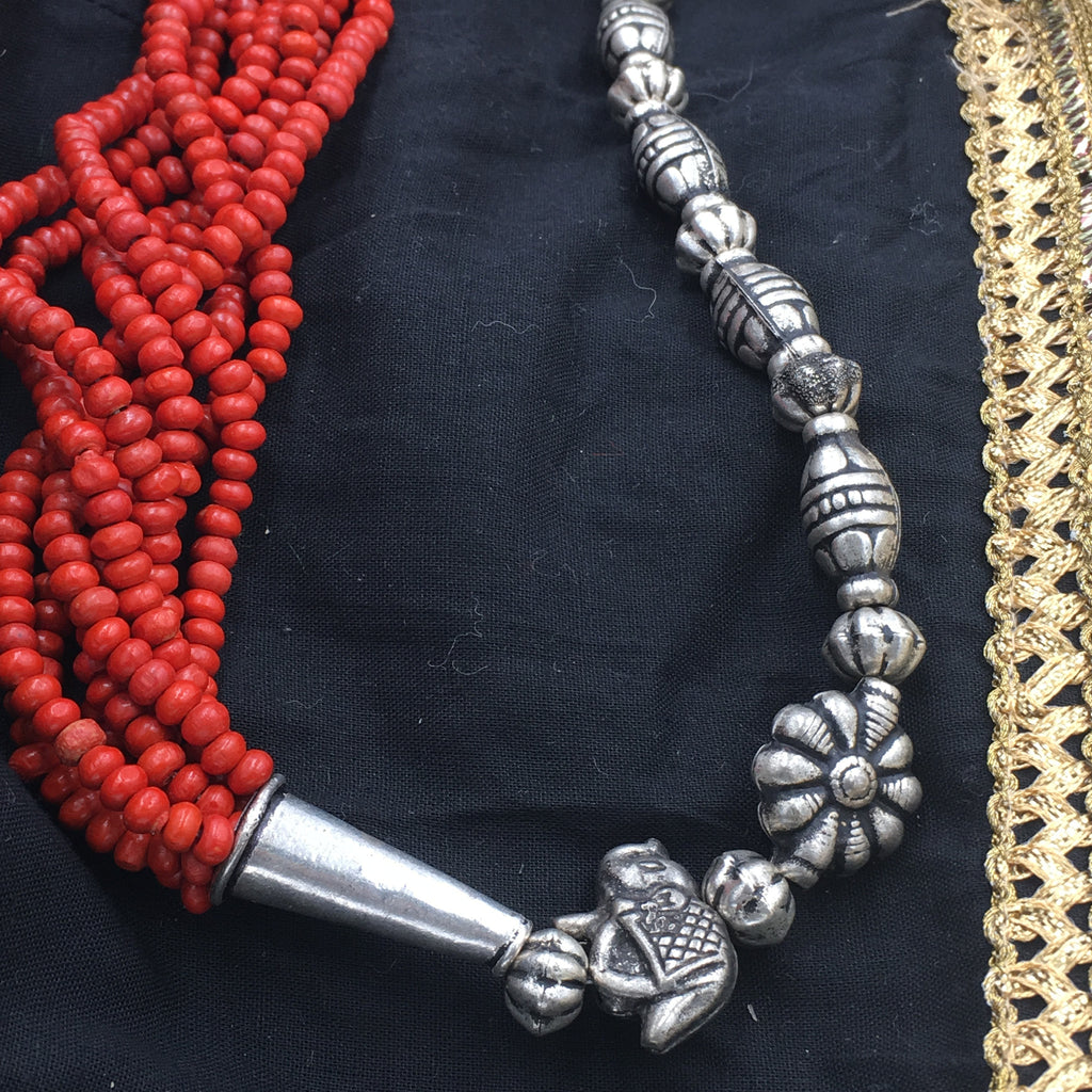 OXD - NN - Red beads Long Necklace Side oxidised Pendants