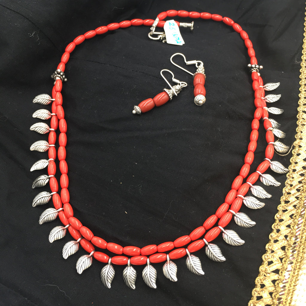 OXD - NN - Red Stone necklace with leaf design