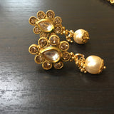 Delicated round necklace with pearl drop pendant